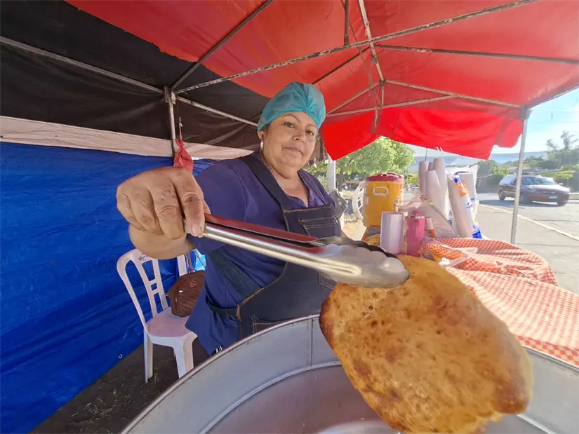 Myrna Casanova, vendedora del bulevar Agricultores que inspira con su trabajo y resiliencia. Foto: Juan Madrigal