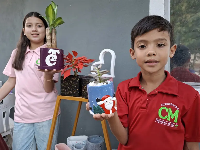 Emiliano apoya a su hermana Camila Monserrat para impulsar con mayor fuerza Creaciones CM. Foto: Juan Madrigal