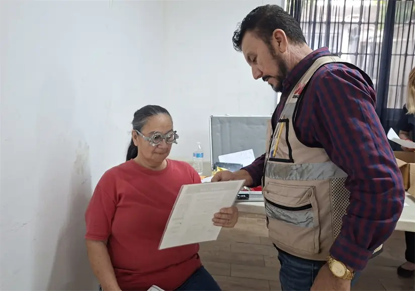 Poder ver con claridad mejora el estado de ánimo, reduce el estrés y aumenta la confianza en actividades diarias. Foto: Juan Madrigal