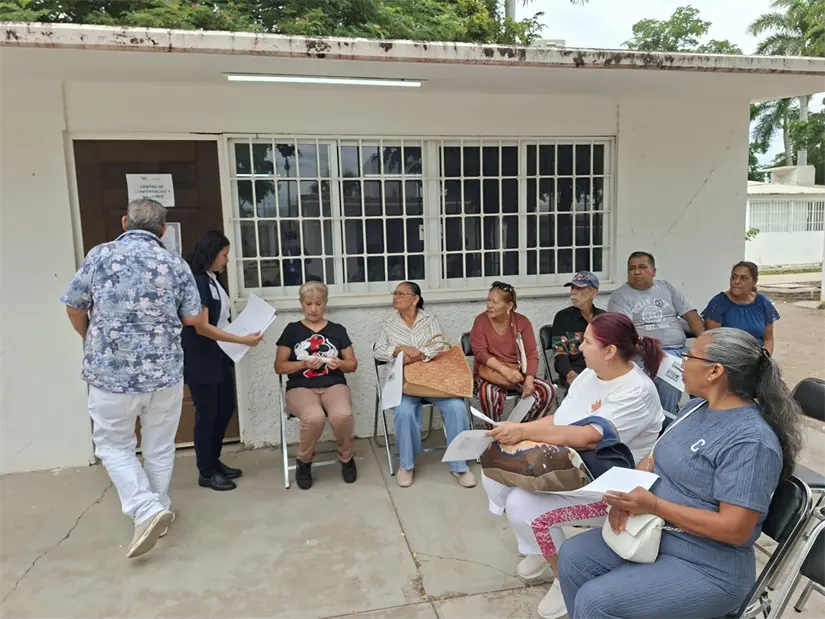 Jornada de optometría del DIF Sinaloa transforma la vida de personas mayores con lentes sin costo. Foto: Juan Madrigal