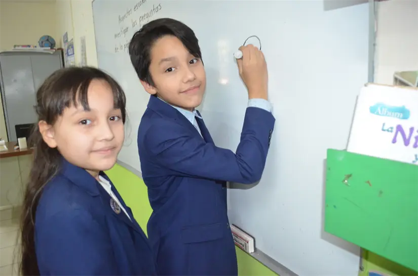 Estos pequeños artistas muestran que los sueños se pintan con colores, se comparten en familia y pueden llegar tan lejos como su imaginación lo permita. Foto: Juan Madrigal