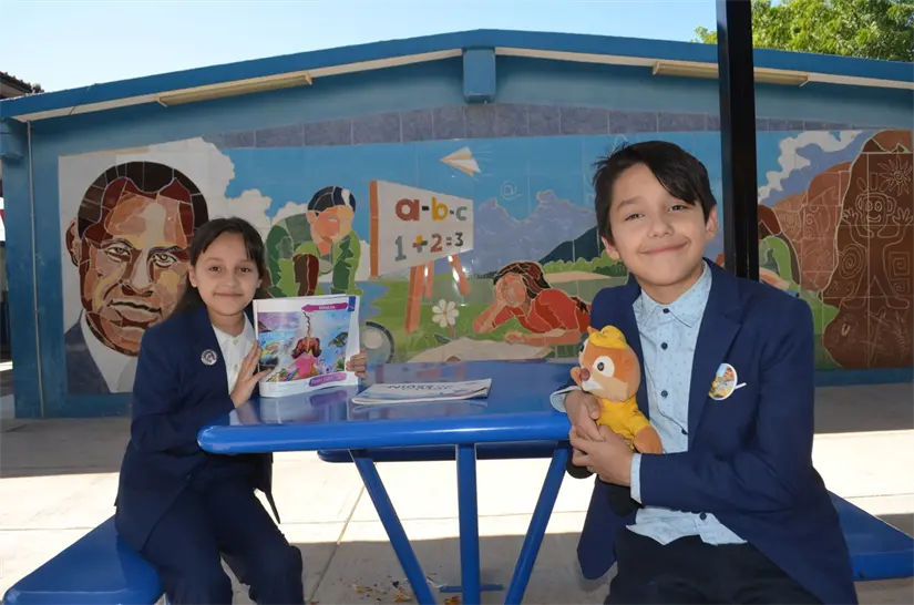 Cuando el arte nace en familia: Daianna y Alexander, los hermanos que convierten colores en mensajes de esperanza. Foto: Juan Madrigal