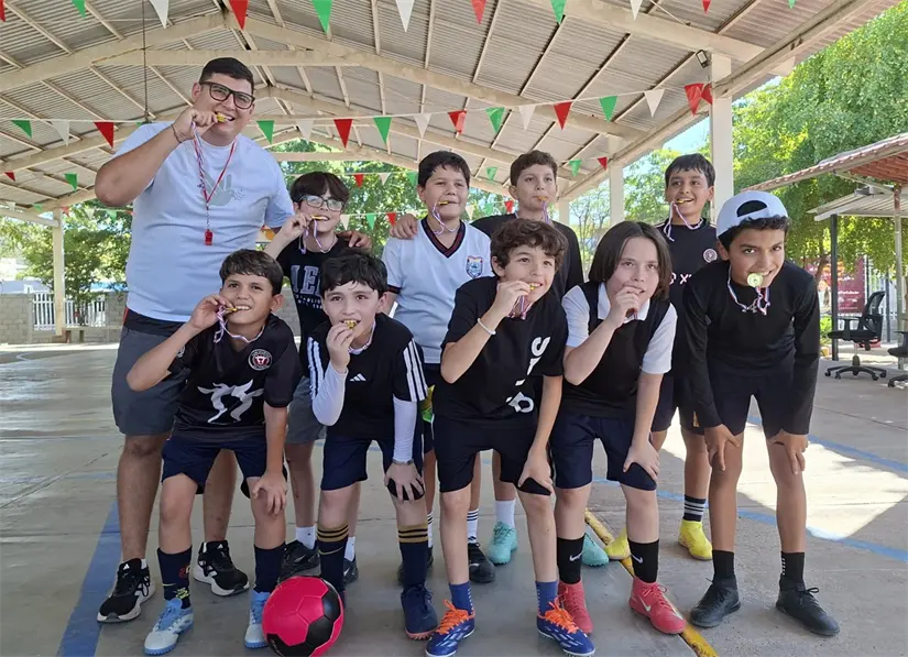 La primaria “José Vasconcelos” se coronó campeona del torneo, en una final llena de emoción frente a la escuela “Francisco Gil Leyva”. Foto: Juan Madrigal