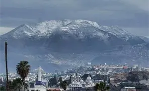 El frente frío 27 mantiene bajas temperaturas y caída de nieve en Baja California hoy 6 de enero