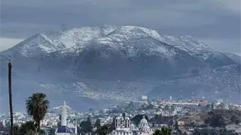El frente frío 27 mantiene bajas temperaturas y caída de nieve en Baja California hoy 6 de enero