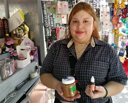 Keila Zazueta Carrillo impulsa la venta de miel en Navolato