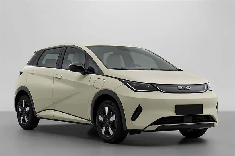 El Dolphin G es la apuesta de la marca por llegar a usuarios que no están listos para dar el salto a la electrificación por completo. Foto: Cortesía