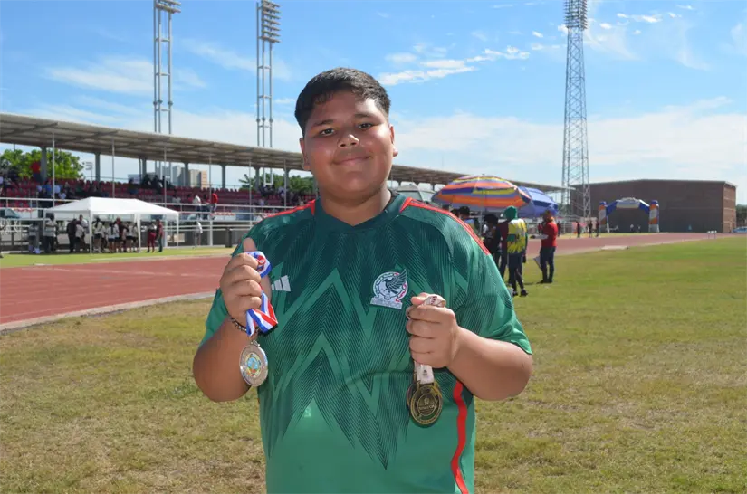 David Álvarez León, el alumno de la primaria Rafael Buelna, que inspira con cada lanzamiento y demuestra que los sueños no tienen límites. Foto: Juan Madrigal