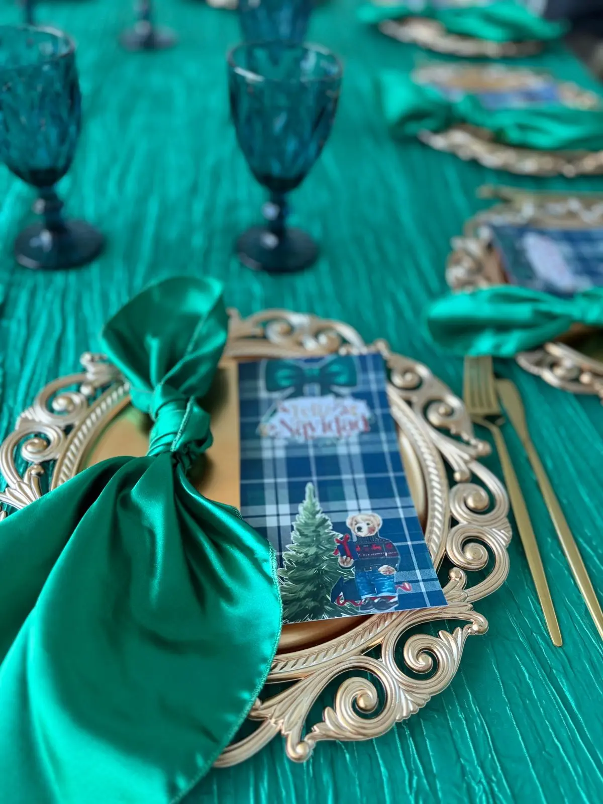 Además de las decoraciones, Jazmín ofrece otro tipo de servicios como mantelería y cristalería.