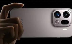 Celular premium con tres cámaras de 50 megapíxeles y resistencia al agua