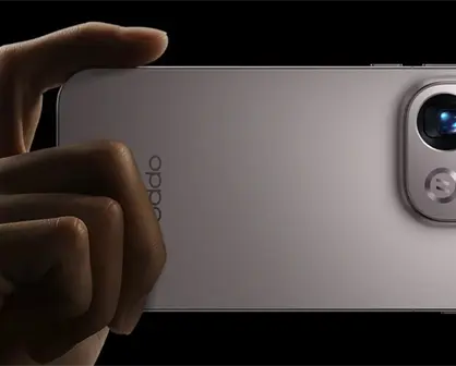 Celular premium con tres c&aacute;maras de 50 megap&iacute;xeles y resistencia al agua