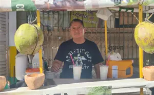 Don Pedro en el sector Bachigualato lleva 27 años vendiendo cocos en Culiacán