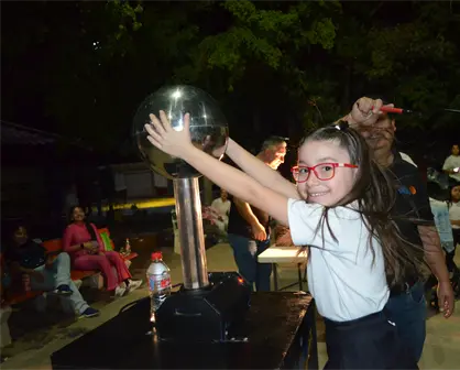 Descubrir, jugar y aprender: la ciencia llega al parque de la colonia Toledo Corro en Culiac&aacute;n