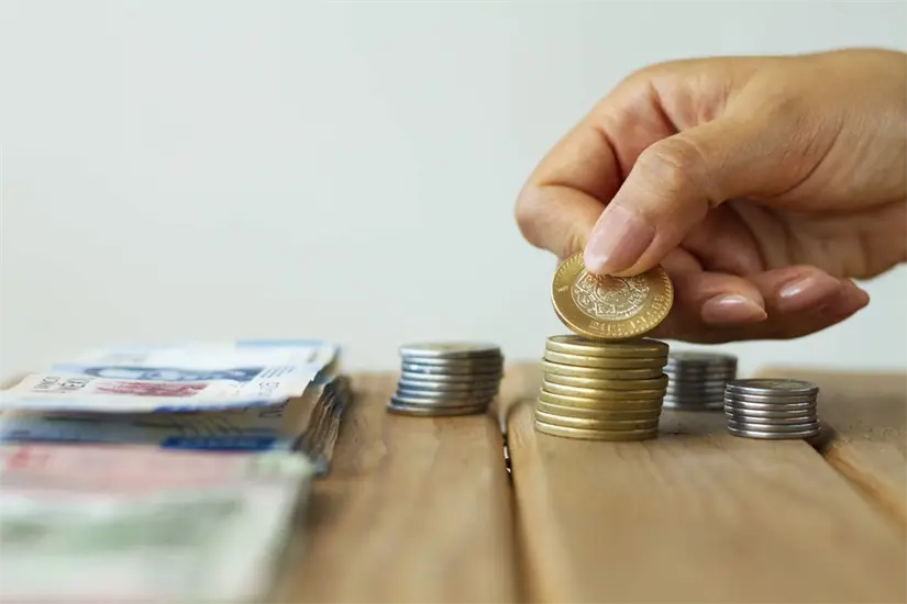 Los depósitos mayores a 15 mil pesos son reportados automáticamente al SAT. Foto: Freepik. 