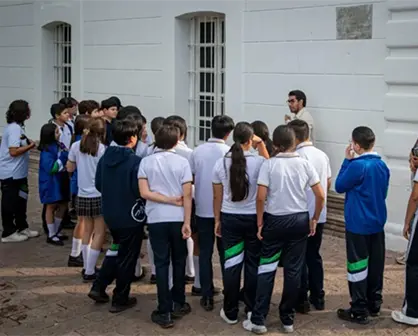 Estudiantes del Instituto Altum conocen el Palacio Municipal de Culiac&aacute;n a trav&eacute;s de programa c&iacute;vico