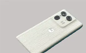 Celular Motorola con memoria RAM de 12 GB y carga rápida de 125 W