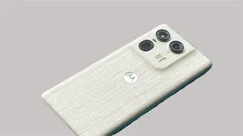 Celular Motorola con memoria RAM de 12 GB y carga rápida de 125 W