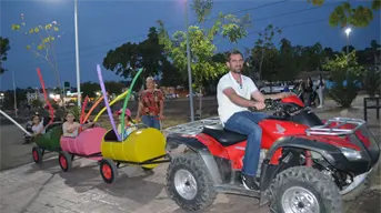 El Cuatri Tren de la Alegría llena de color y paz el bulevar Agricultores en Culiacán