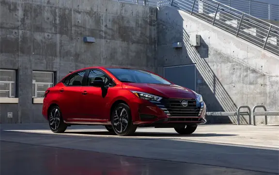 El Nissan Versa se corona como el auto m&aacute;s vendido del 2025 en M&eacute;xico