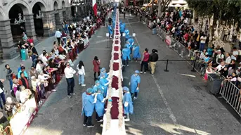 Puebla realiza la Rosca de Reyes más larga del mundo y consigue el Récord Guinness