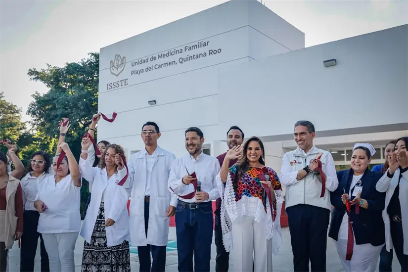 En la inauguración estuvieron el director general del ISSSTE y la gobernadora de Quintana Roo. Foto: Cortesía