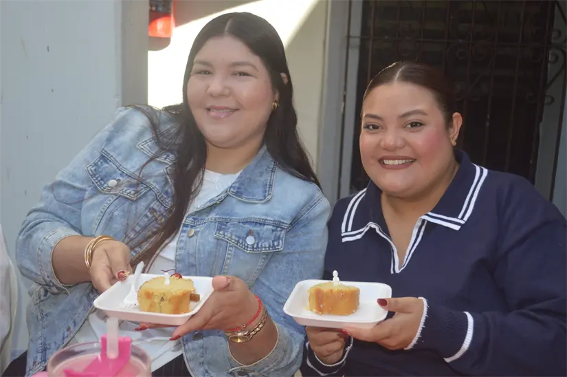 Parten Rosca de Reyes en el Ayuntamiento. Foto: Yolanda Tenorio