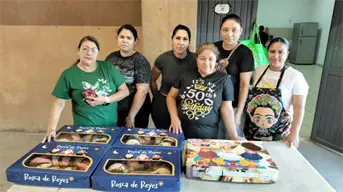 Aprenden a preparar la tradicional Rosca de Reyes para compartir en familia, en Urías