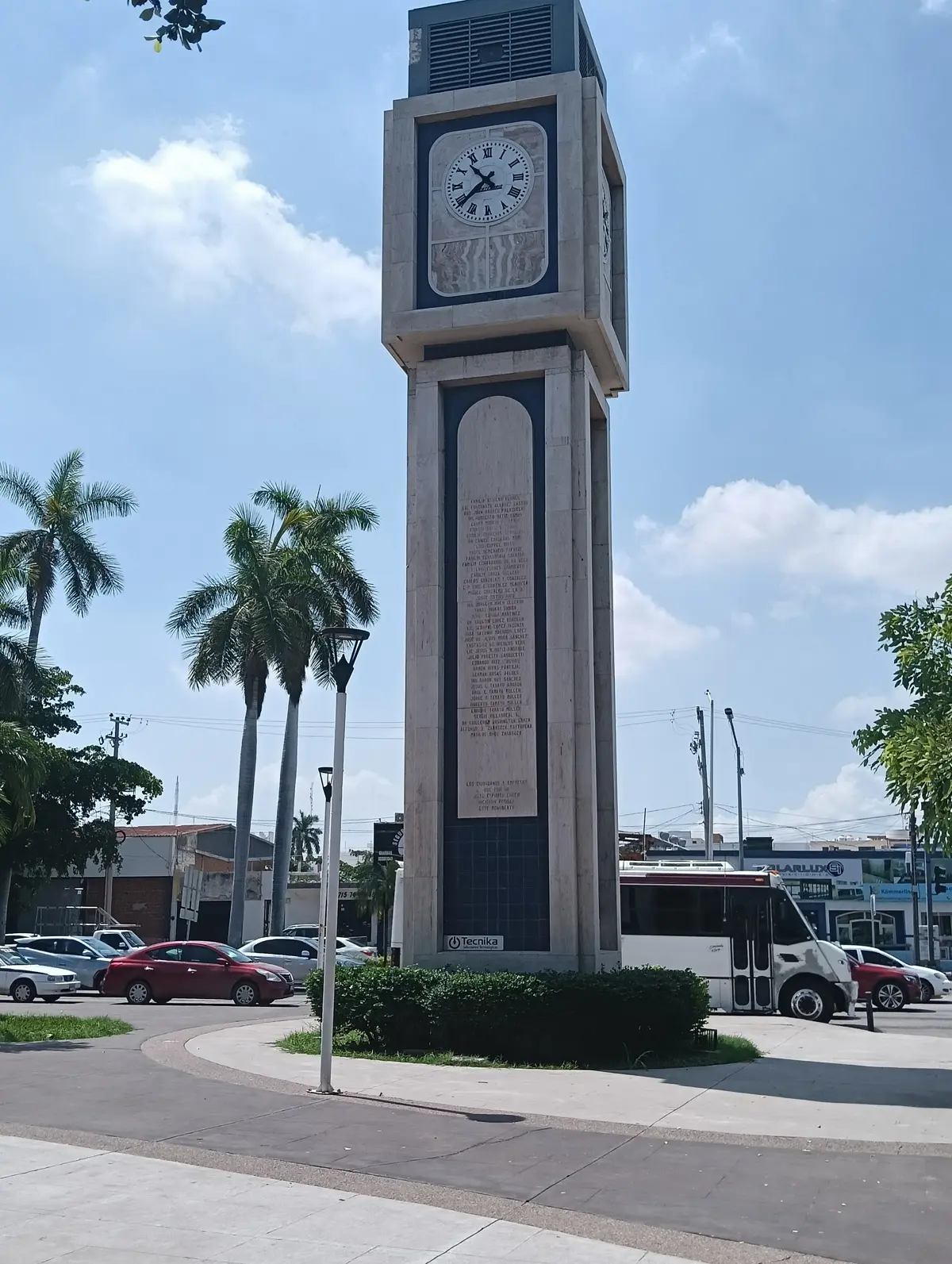 El Reloj Rotario no ha sido abandonado en el tiempo, se le brinda mantenimiento para su buen funcionamiento.