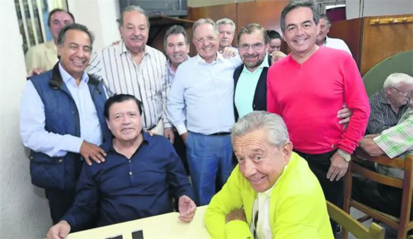 Carlos Slim y otros empresarios en Avión, Galicia. Foto: cortesía.