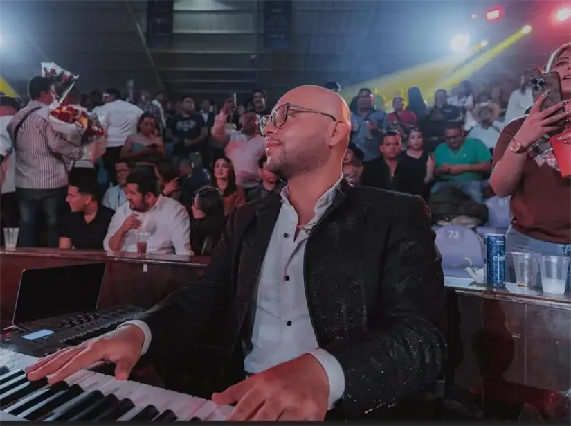 Trayectoria musical del tecladista de la Banda MS, Gerson Leos. Foto: cortesía.