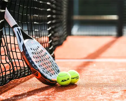 As&iacute; naci&oacute; el p&aacute;del: el deporte global inventado por accidente en M&eacute;xico