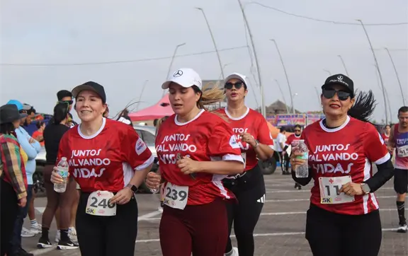 Participa en la segunda edici&oacute;n de la carrera "Juntos Salvando Vidas" frente al mar de Altata
