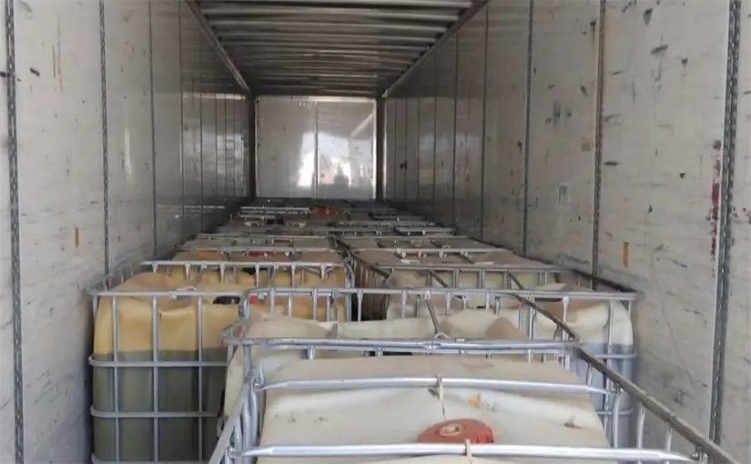 Alrededor de 30 mil litros de combustible ilegal fueron asegurados en el tractocamión. Foto: SSPC