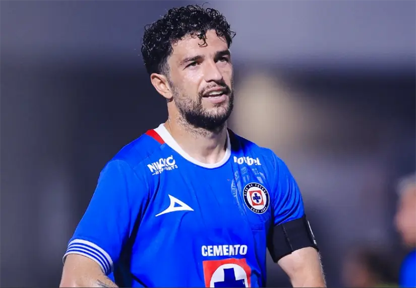 Ignacio Rivero, jugador de futbol del Cruz Azul, sale del equipo. Foto: cortesía.