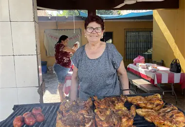 Do&ntilde;a Irma: el coraz&oacute;n y el alma de Tacos los Parados en Ur&iacute;as