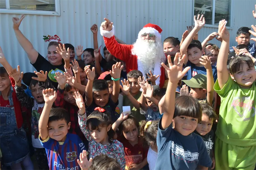 Sonrisas, juegos y fe: así vivieron la Navidad los pequeños de la Ampliación 5 de Febrero. Foto: Juan Madrigal