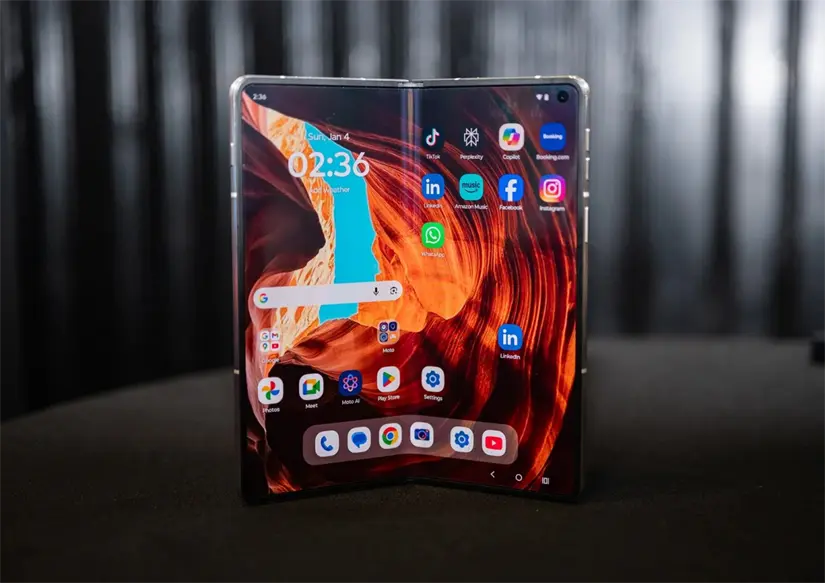 Así luce el nuevo Motorola Razr Fold desplegado. Foto: WIRED