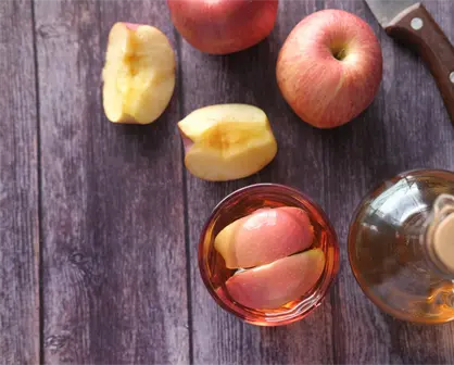 Cient&iacute;ficos aclaran qu&eacute; tan efectivo es el vinagre de manzana para adelgazar y qu&eacute; riesgos tiene su consumo diario
