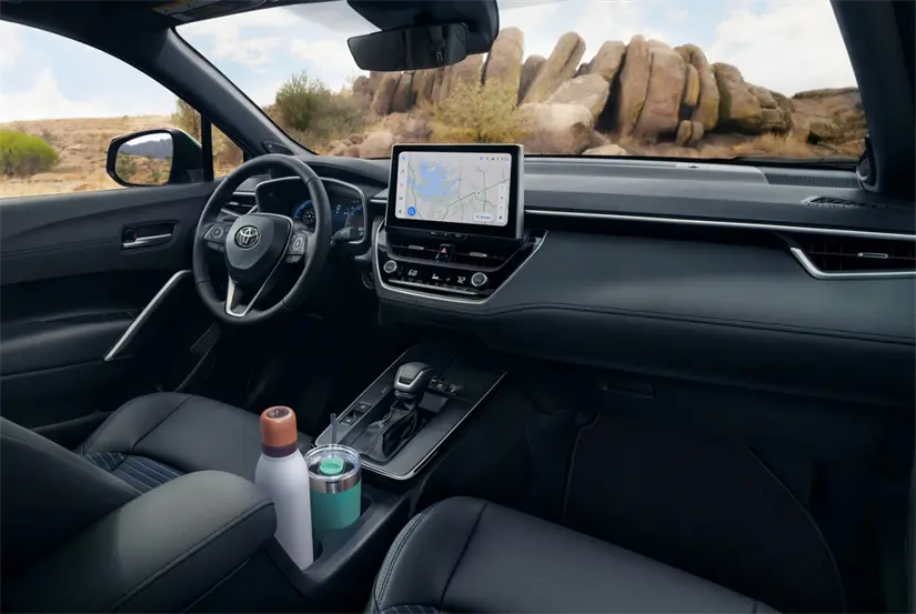 Por dentro, todo se centra en la experiencia digital en el Corolla Cross. Foto: Cortesía