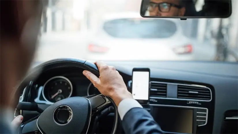 Así podrás evitar multas por el uso del celular mientras manejas. Foto: Cortesía.