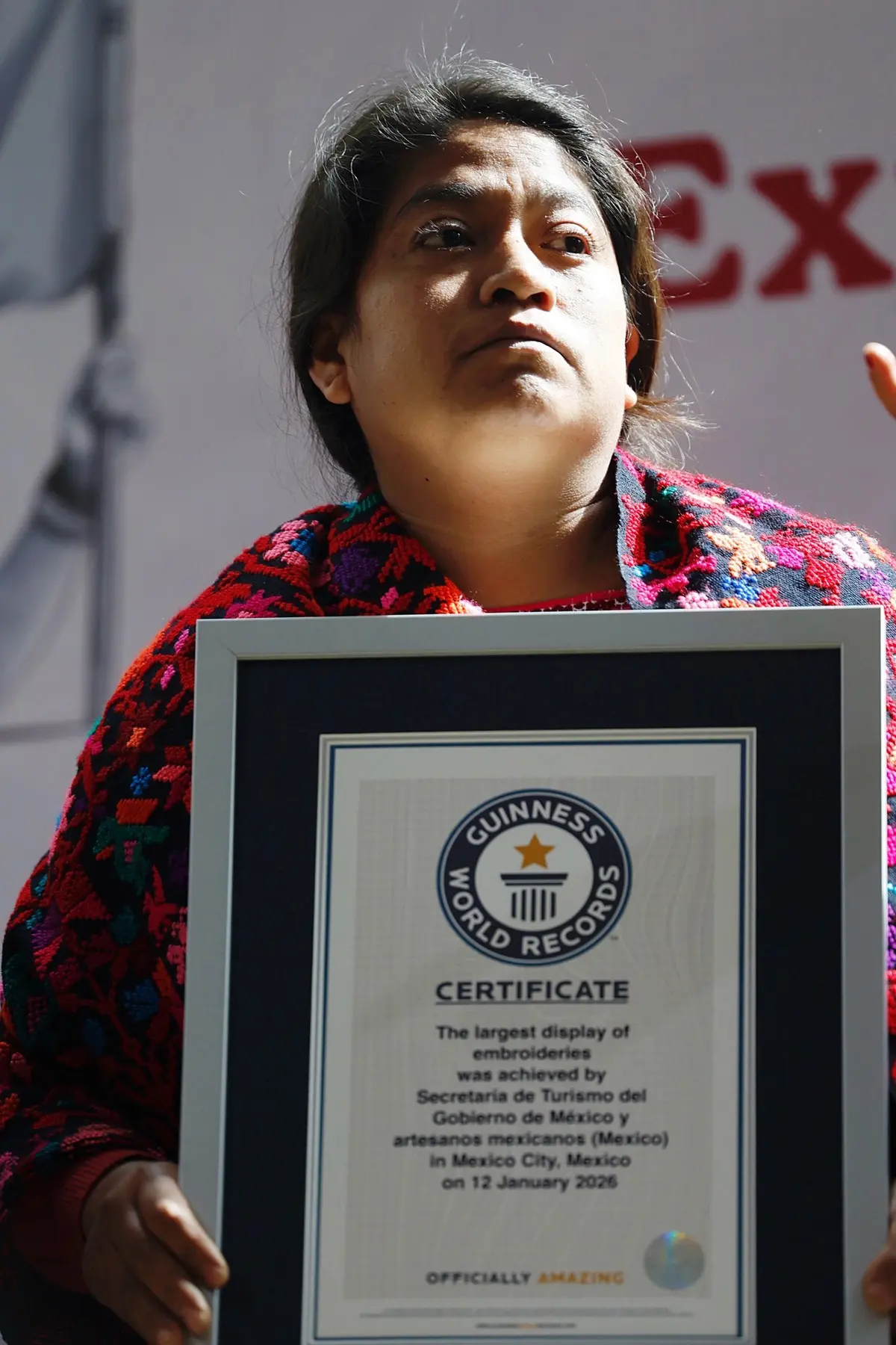 México fue reconocido por Guinness World Records al lograr la exposición de bordados y tejidos más grande del mundo.