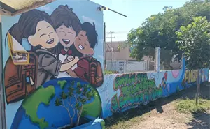 Murales que educan: el arte transforma el acceso principal a la ETI 90 en Culiacán
