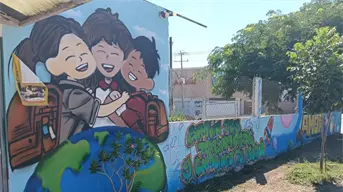 Murales que educan: el arte transforma el acceso principal a la ETI 90 en Culiacán
