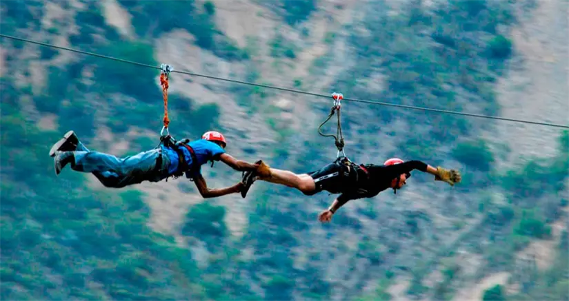 Diviértete en la tirolesa de casi 2 kilómetros de longitud en Grutas de Tolantongo. Foto: cortesía.