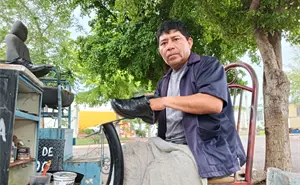 “La confianza es lo más importante”, dice Víctor Manuel, bolero desde hace 4 décadas en Culiacán