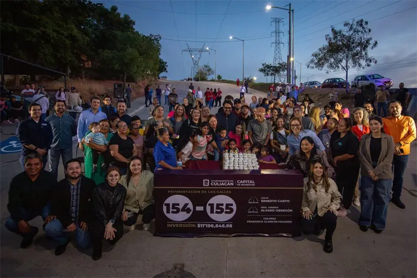 El alcalde Juan de Dios Gámez Mendívil entrega vialidades clave en colonia Francisco Alarcón. Foto: Ayuntamiento de Culiacán 