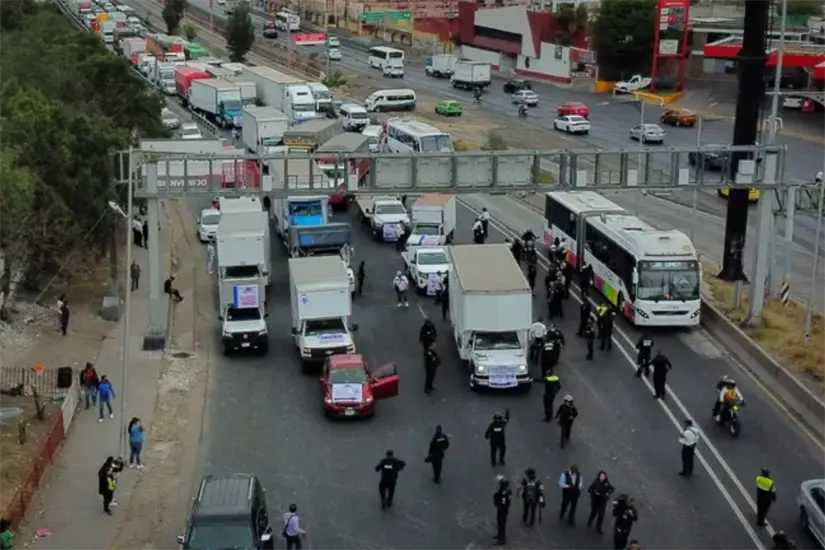 Transportistas han estado realizando bloqueos en Edomex para protestar. Foto: Cuartoscuro