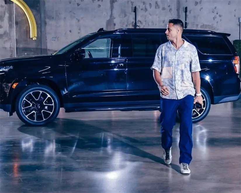 La Cadillac Escalade ESV Premium también ha sido lucida por Chicharito.