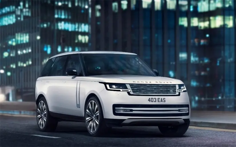 La Range Rover podría ser considerado el vehículo favorito de Chicharito en su estancia en Los Ángeles.