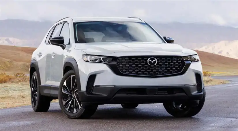 La versión híbrida del CX-50 cuenta con la misma seguridad y asistencias que el resto de versiones. Foto: Mazda
